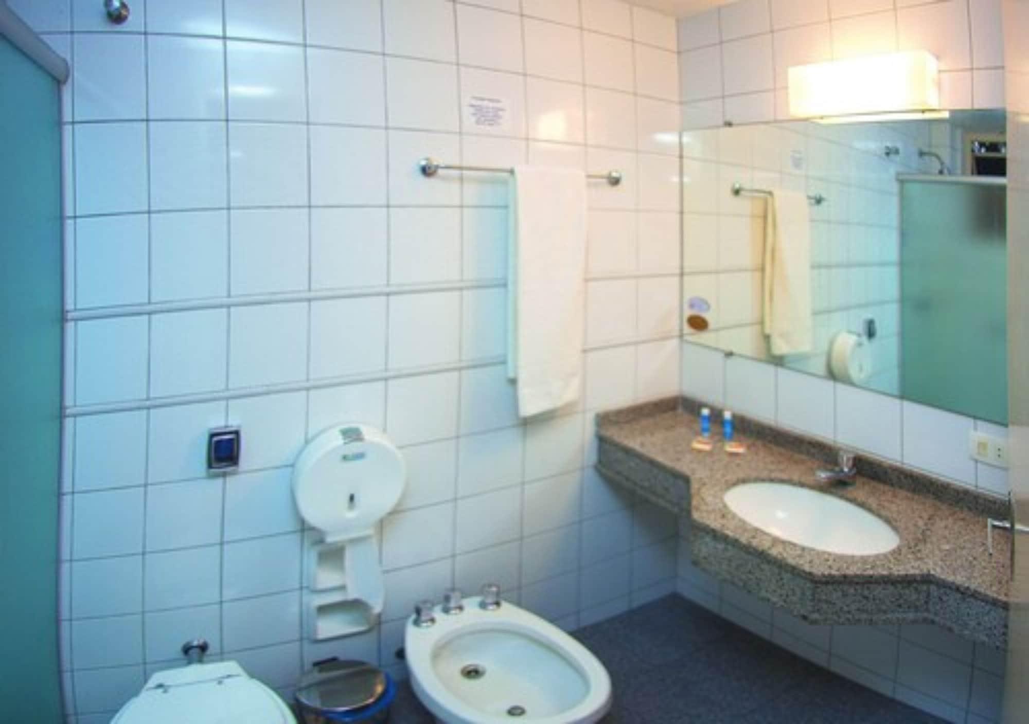 Lira Hotel Курітіба Екстер'єр фото