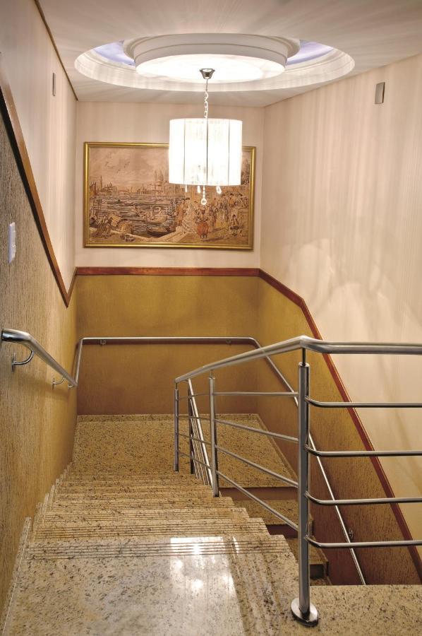 Lira Hotel Курітіба Екстер'єр фото