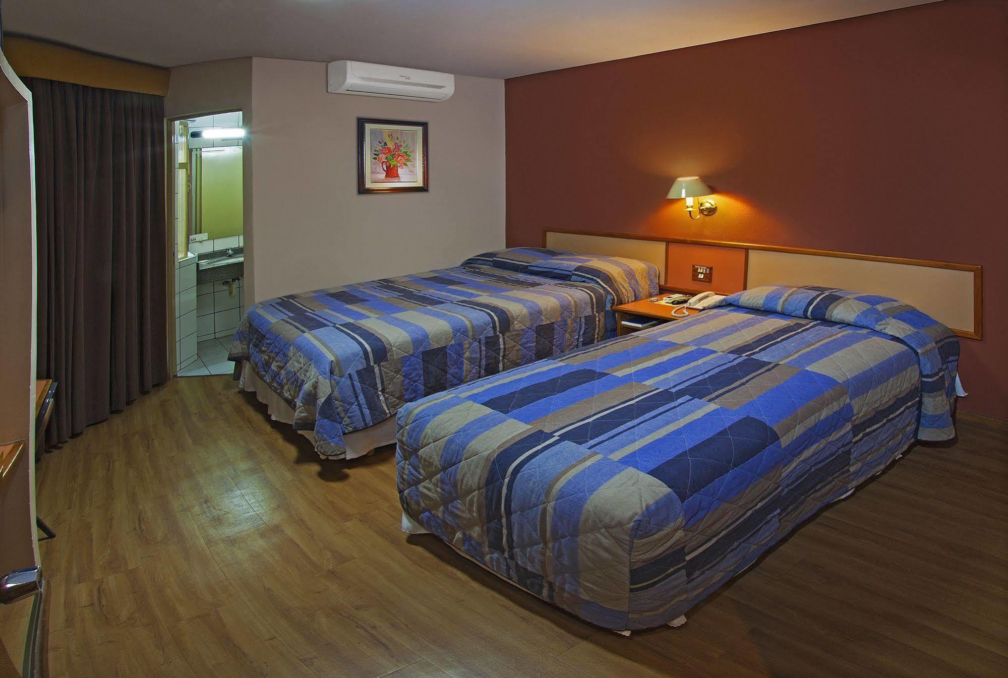 Lira Hotel Курітіба Екстер'єр фото