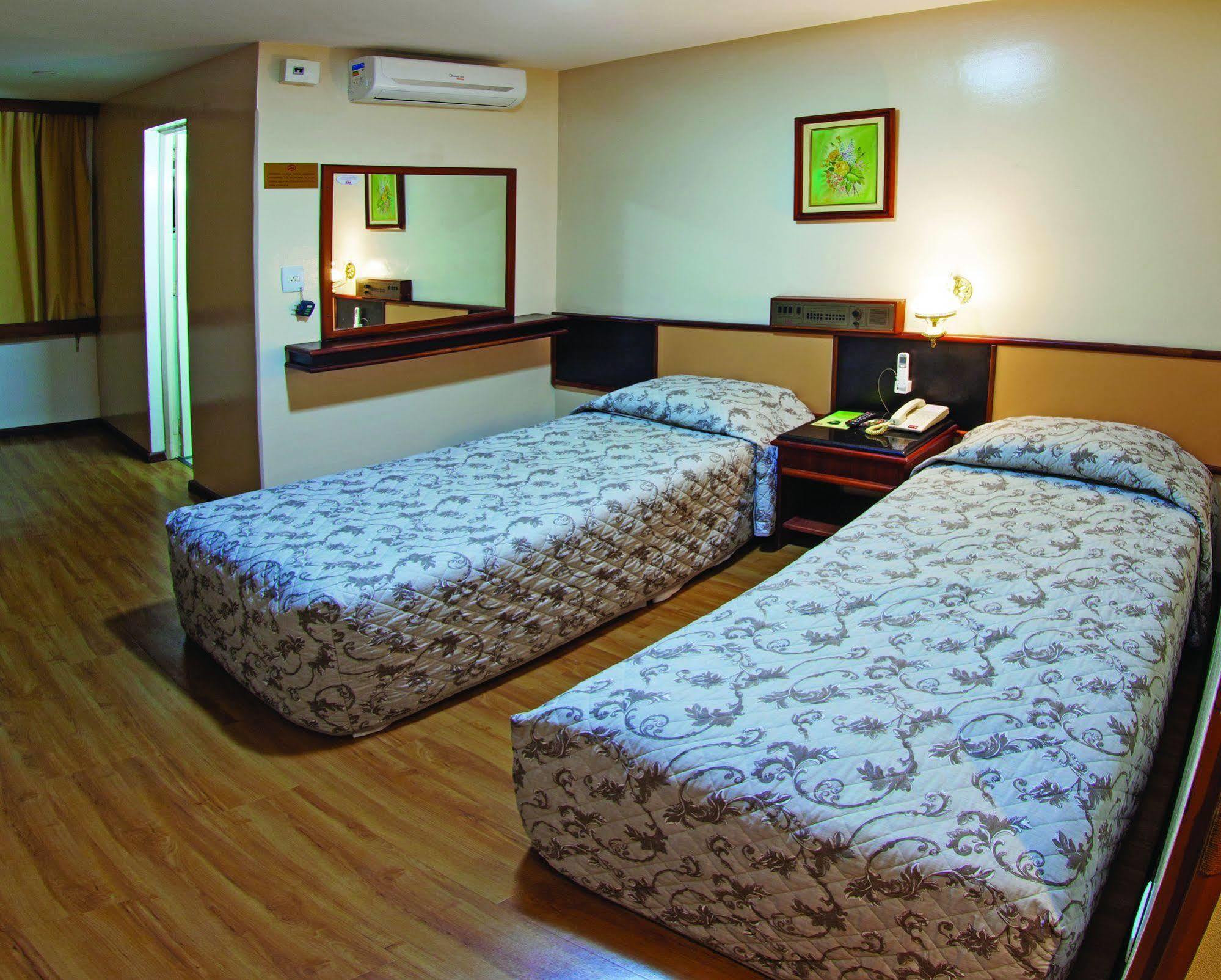 Lira Hotel Курітіба Екстер'єр фото