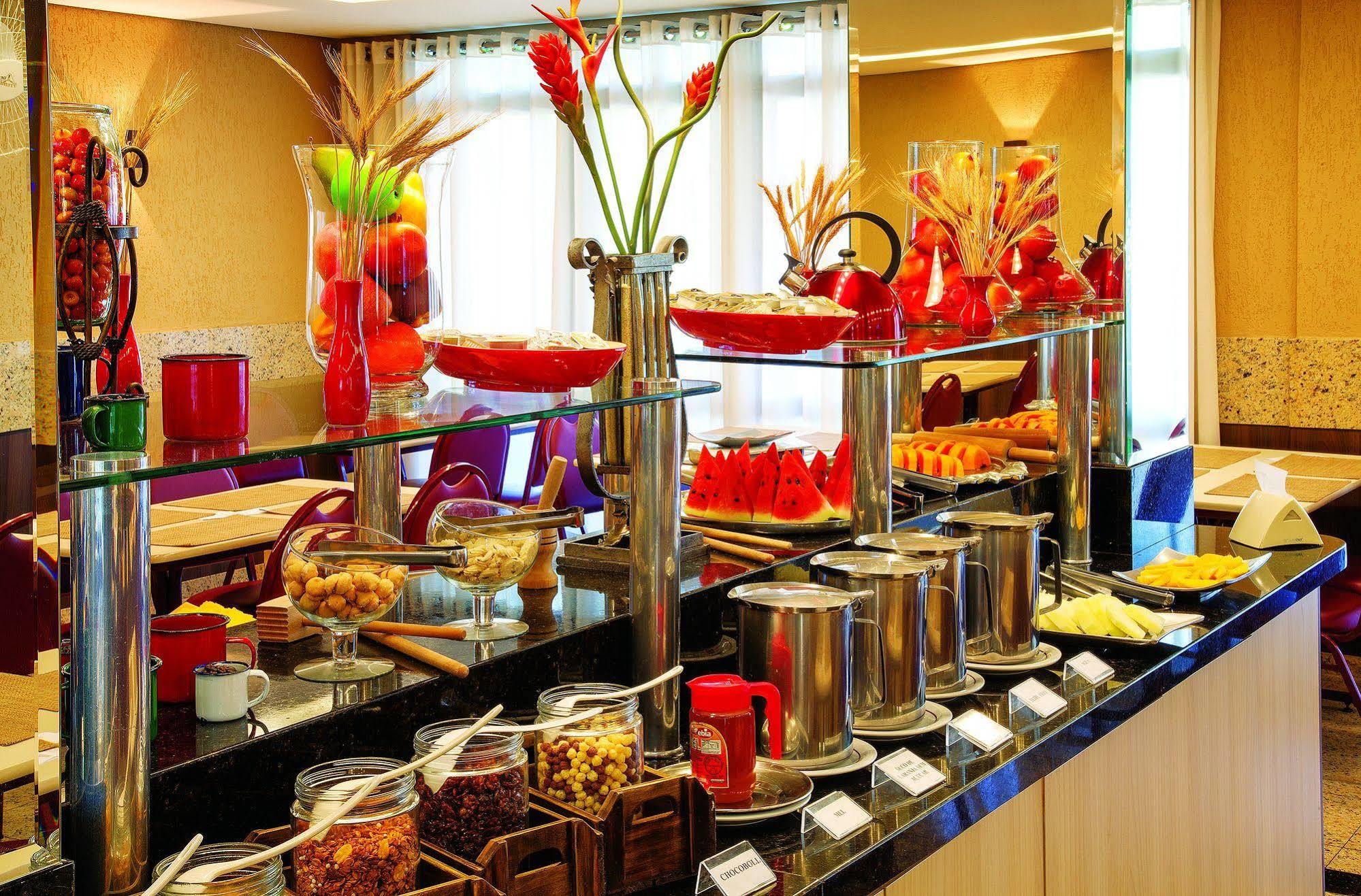 Lira Hotel Курітіба Екстер'єр фото